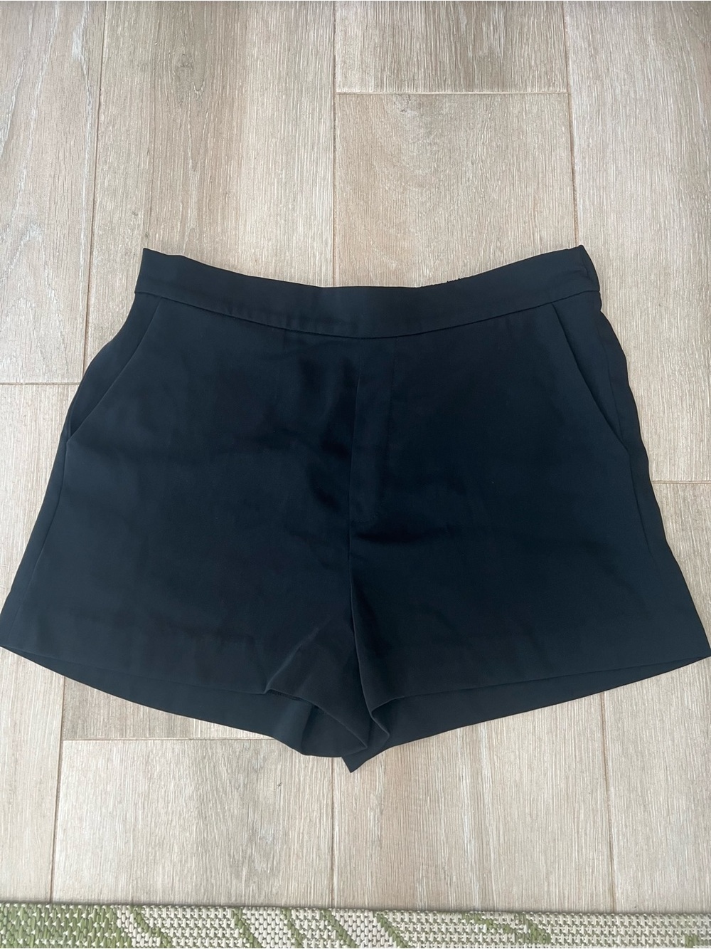 Calvin Klein Black Women's Tailored High-Rise Shorts, size medium